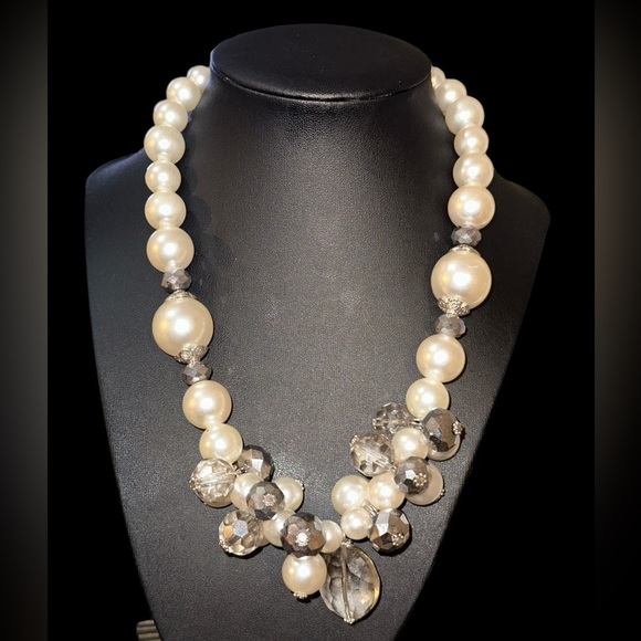 Pearl with Faux Smoky Crystal Teardrop Choker Necklace - Picture 7 of 9